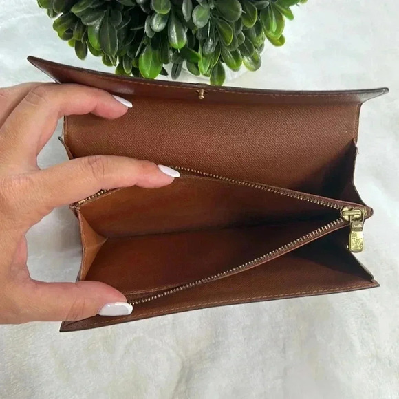 Louis Vuitton Porte Monnaie monogram Wallet - Picture 4 of 10